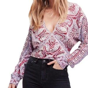 Free People Wild & Free Boho Abstract Long Sleeve V-Neck Crop Top Blouse XS NWT!